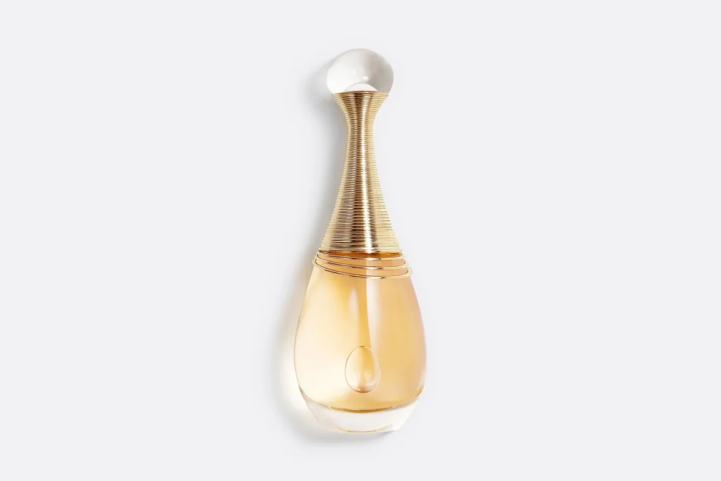 بهترین عطر های زنانه از نظر آقایان
جادور دیور (j'adore dior) - بهترین عطر زنانه از نطر آقایان